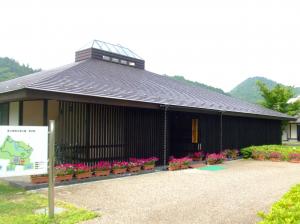 山岡草常設館