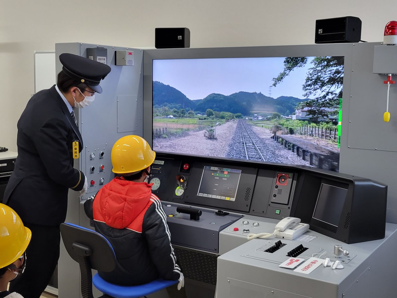 『シミュレーター訓練機を体験』の画像