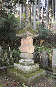 大雲寺観音堂（宝篋印塔）