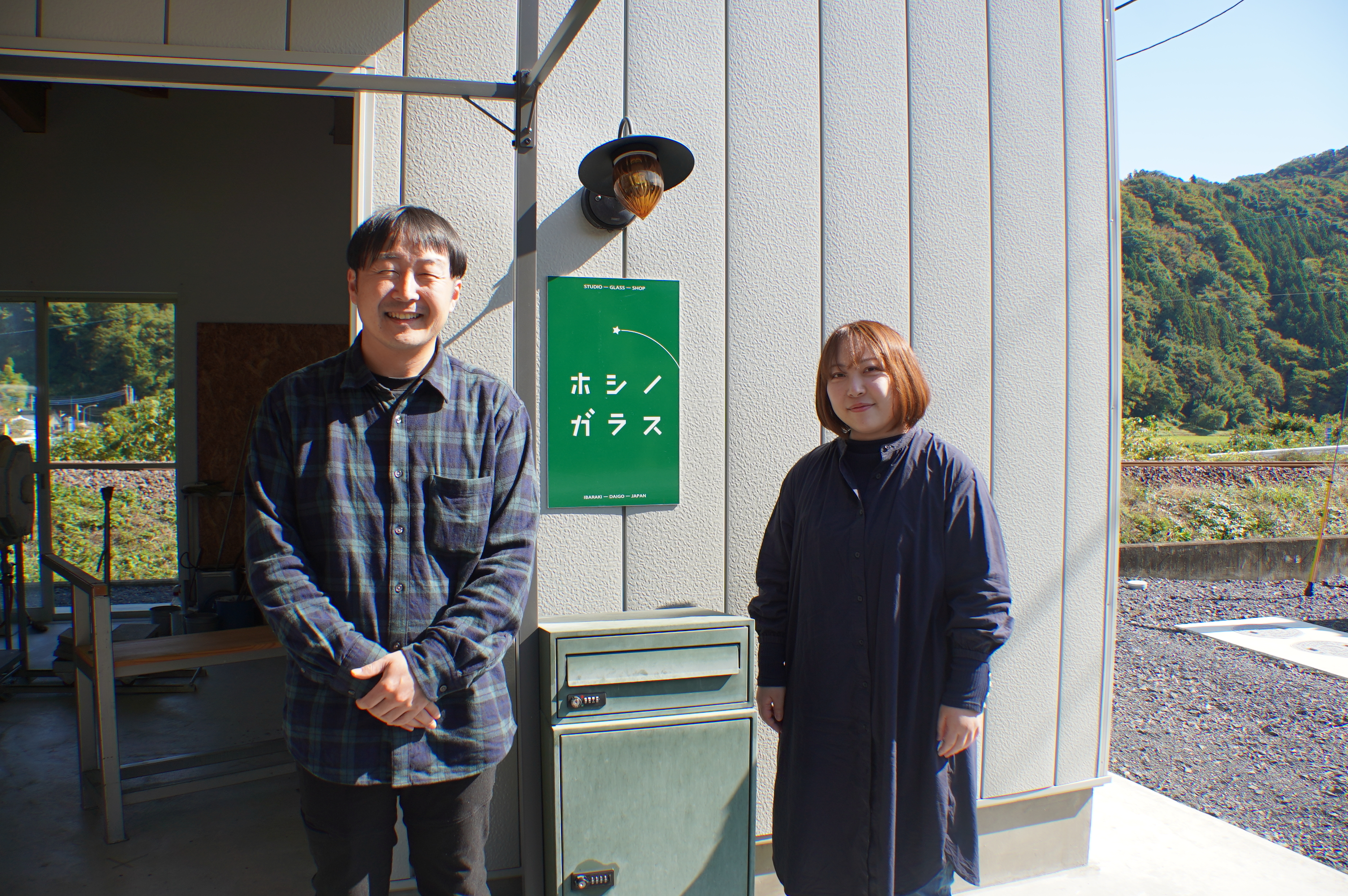 星野さん_工房前