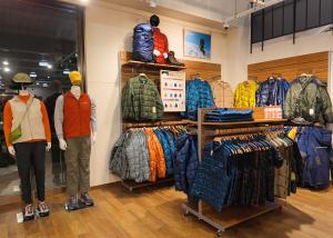 モンベル店内